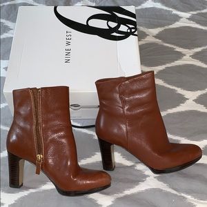Caramel colored boots with gold zipper